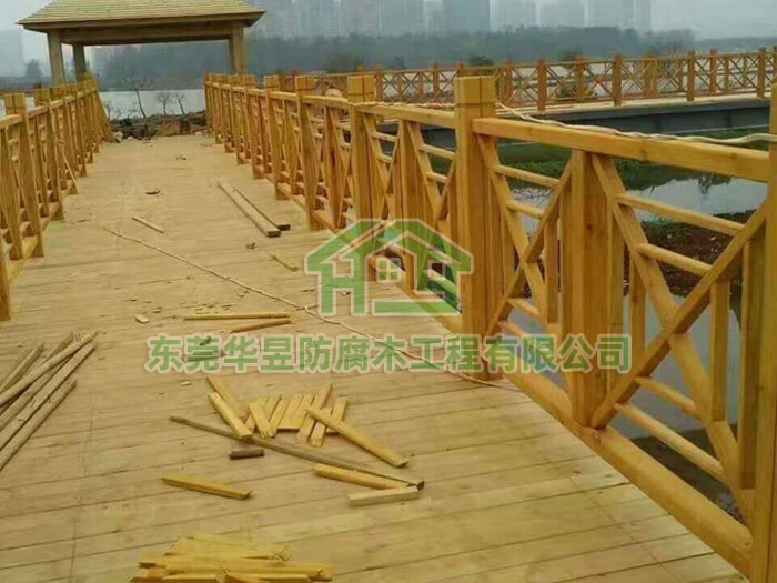如何選購防腐木圍欄？